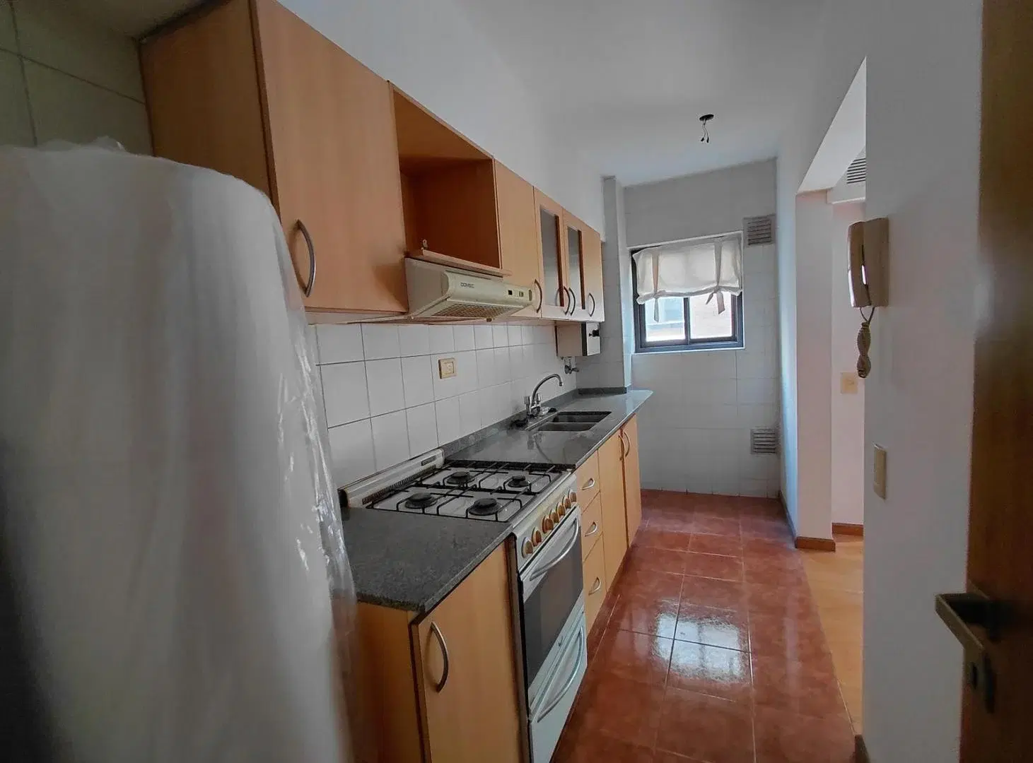 Venta Departamento un dormitorio, balcon al frente, pileta, zona río 3