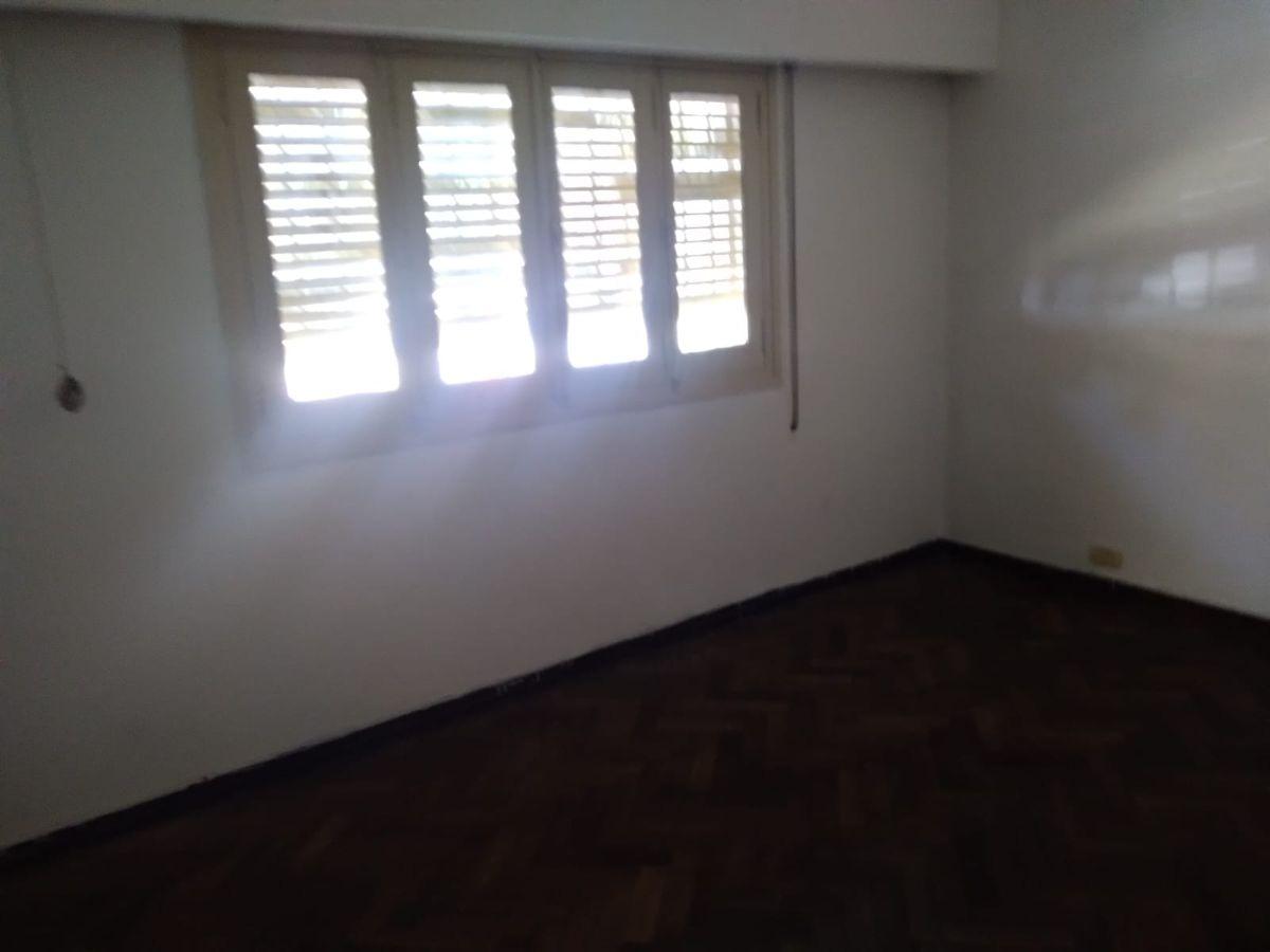 Foto de CASA TRES DORMITORIO Y COCHERA, imagen 2