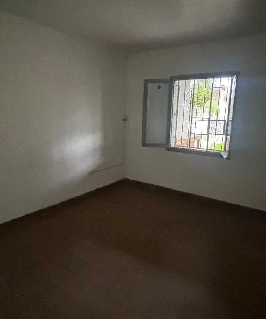 CASA CENTRICA DOS HABITACIONES Y COCHERA DOBLE. 1