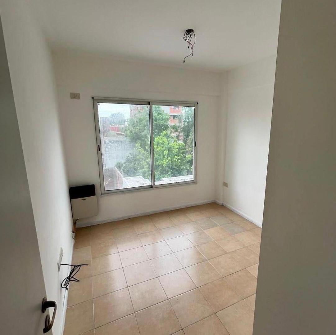 Foto de DEPARTAMENTO UNA HABITACION CON COCHERA FRENTE AL CAMPO DE LA GLORIA, imagen 2