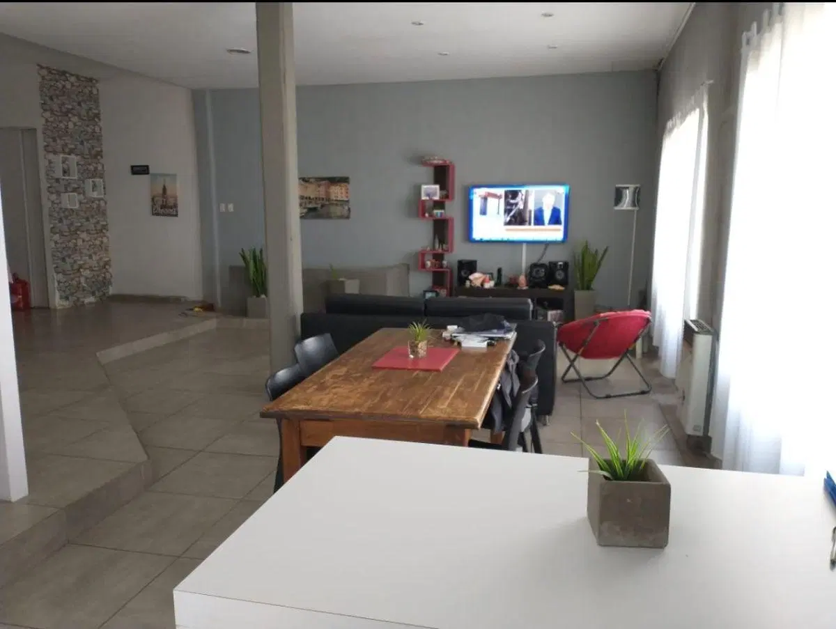 Departamento en venta en planta alta, de 190m2, en Luis Guillón 1