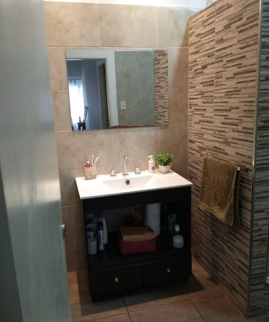 Departamento en venta en planta alta, de 190m2, en Luis Guillón 4