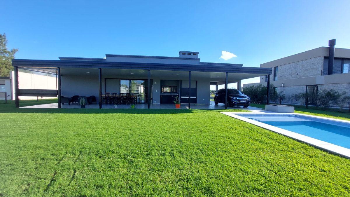 VENTA CASA LA VICTORIA POLO COUNTRY CLUB 5 AMBIENTES!!!