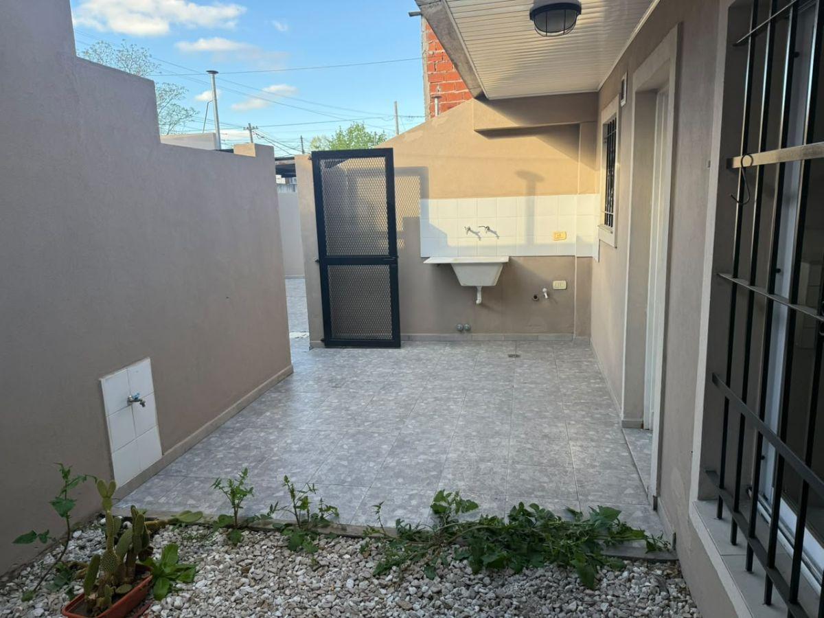 Foto de ALQUILER DEPARTAMENTO QUILMES 2 AMBIENTES CON PATIO, imagen 5