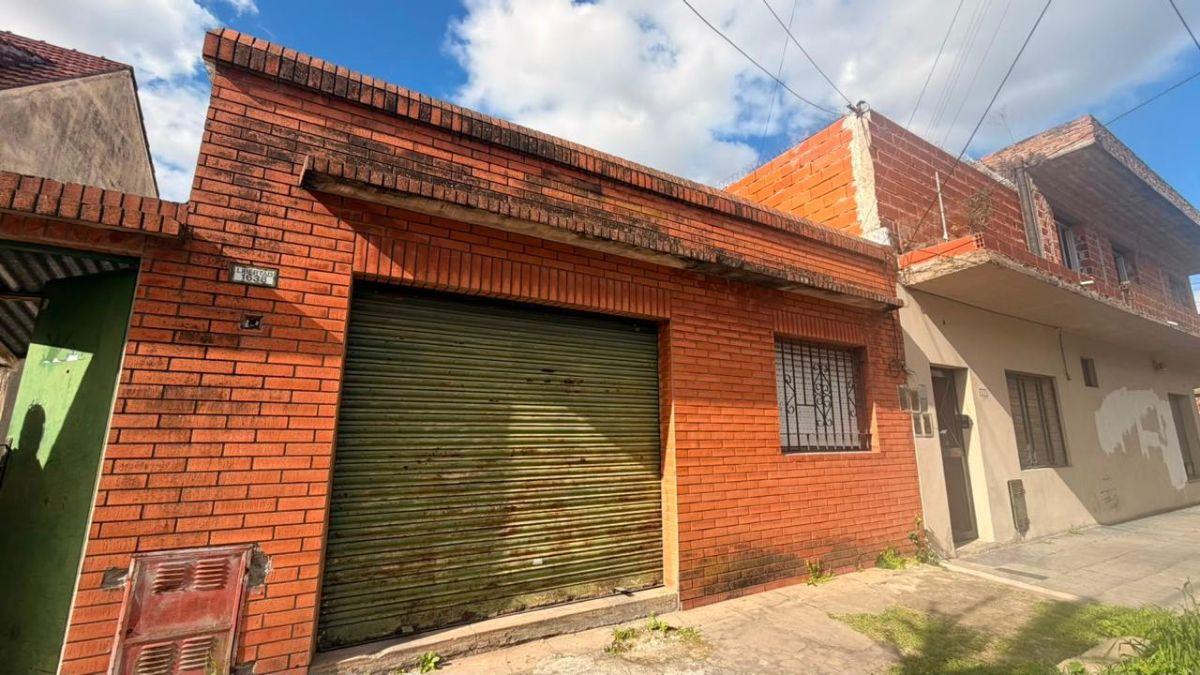 Foto de VENTA CASA + LOCAL COMERCIAL A REFACCIONAR QUILMES ESTE, imagen 1