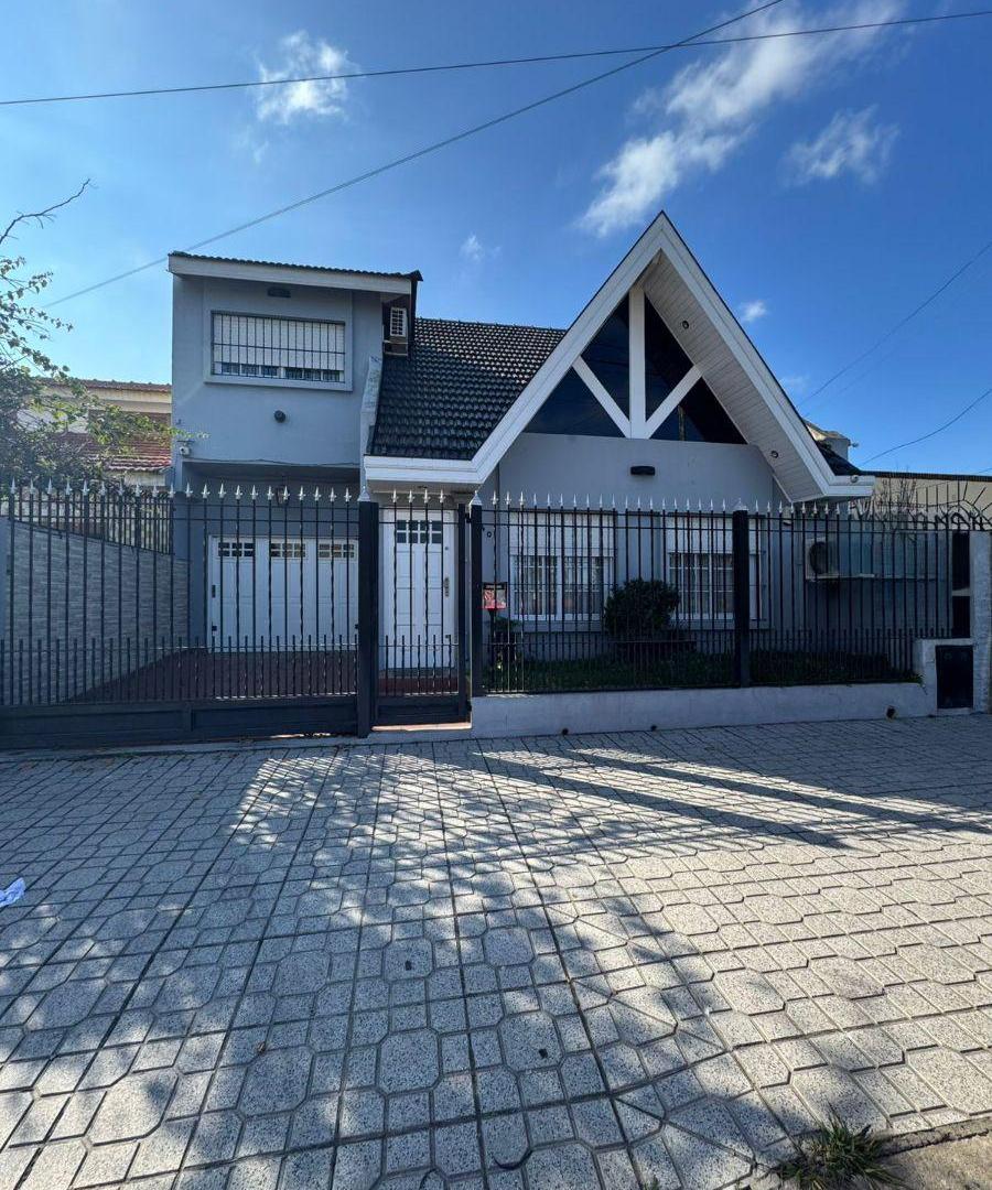 Hermoso Chalet a la "VENTA" en Monte Grande Prov. Bs. As. ( NO ALQUILER )