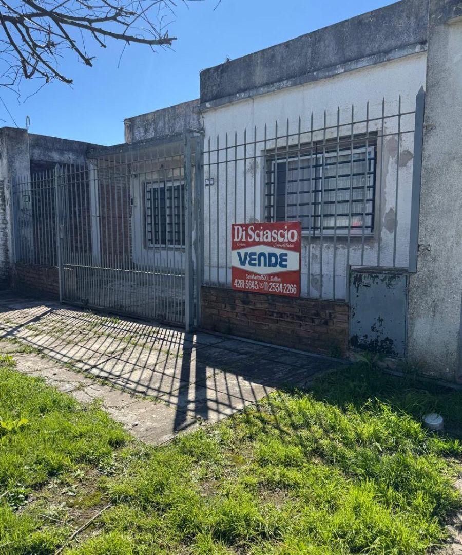 Foto de Muy buena Propiedad con amplio lote y Dpto. al fondo a mts de la, imagen 5