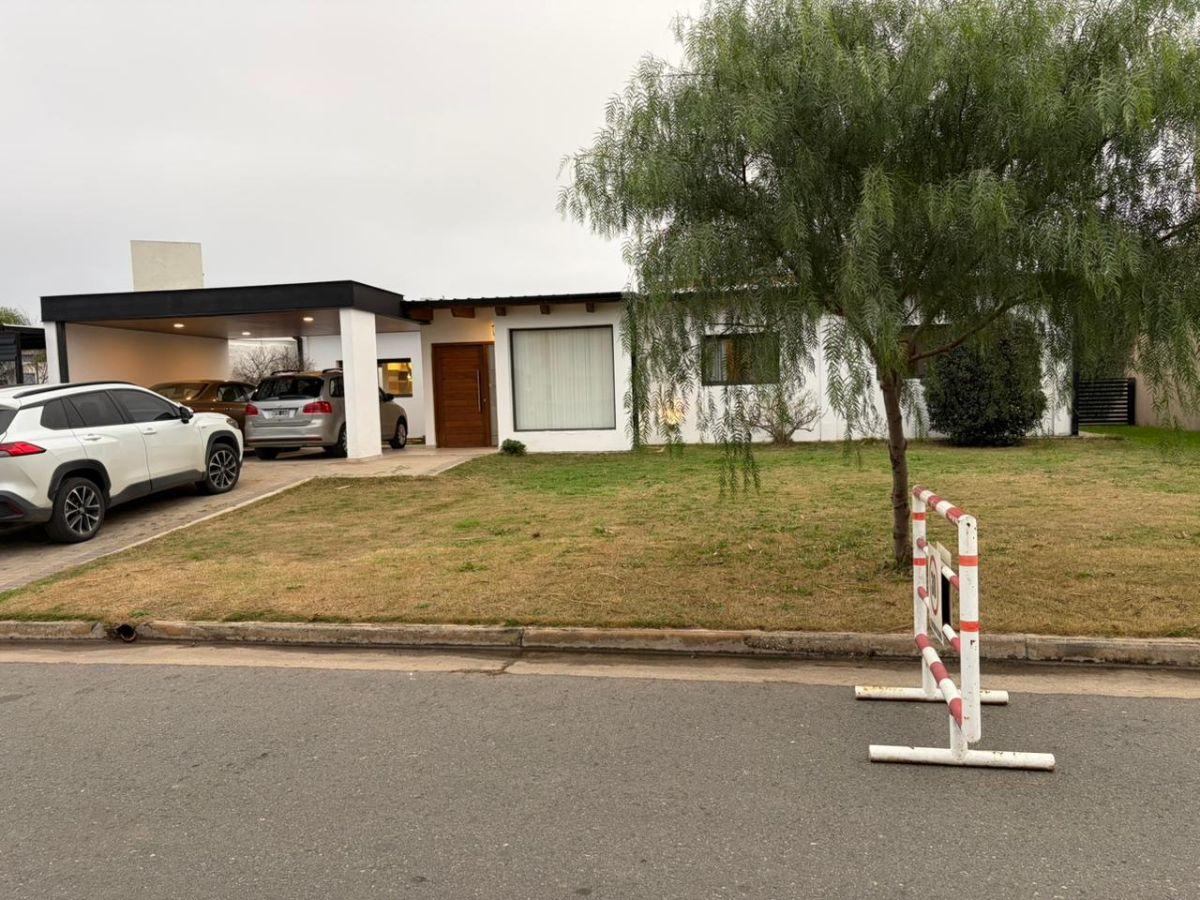 Casa en Alquiler en Parterres – 7 Soles | 3 Dormitorios | Pileta | 600 m² de Terreno