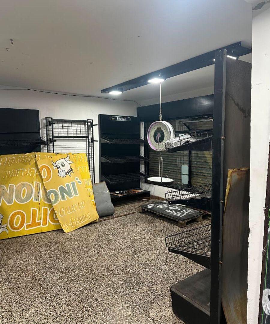 Foto de OPORTUNIDAD!!!IMPORTANTE LOCAL COMERCIAL EN ALQUILER – BARRIO ALBERDI, imagen 2