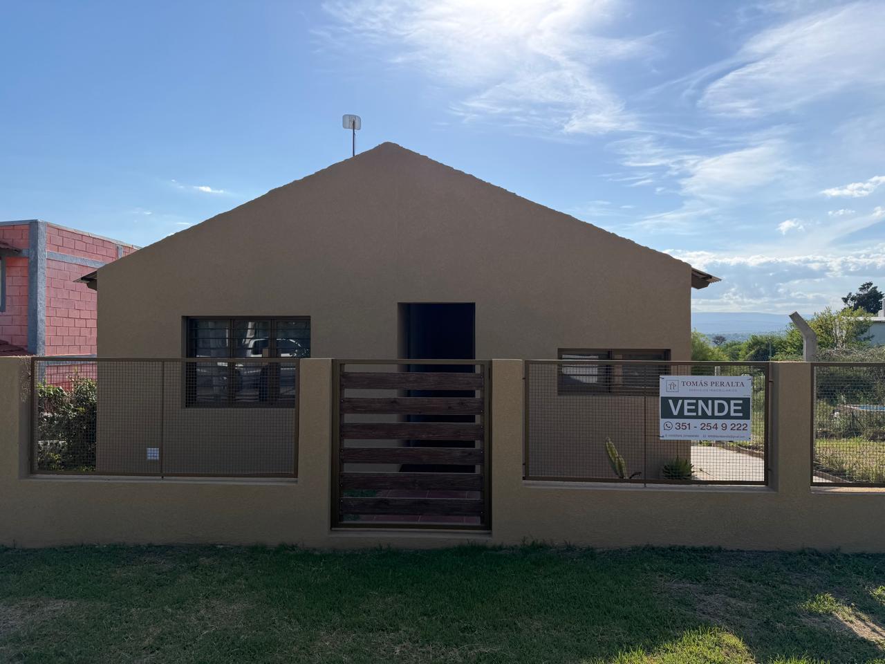 Foto de Casa de Dos Dormitorios en Venta Apta Credito, imagen 3