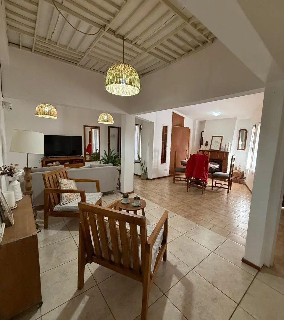 Casa de Tres Dormitorios mas Departamento en Venta 4