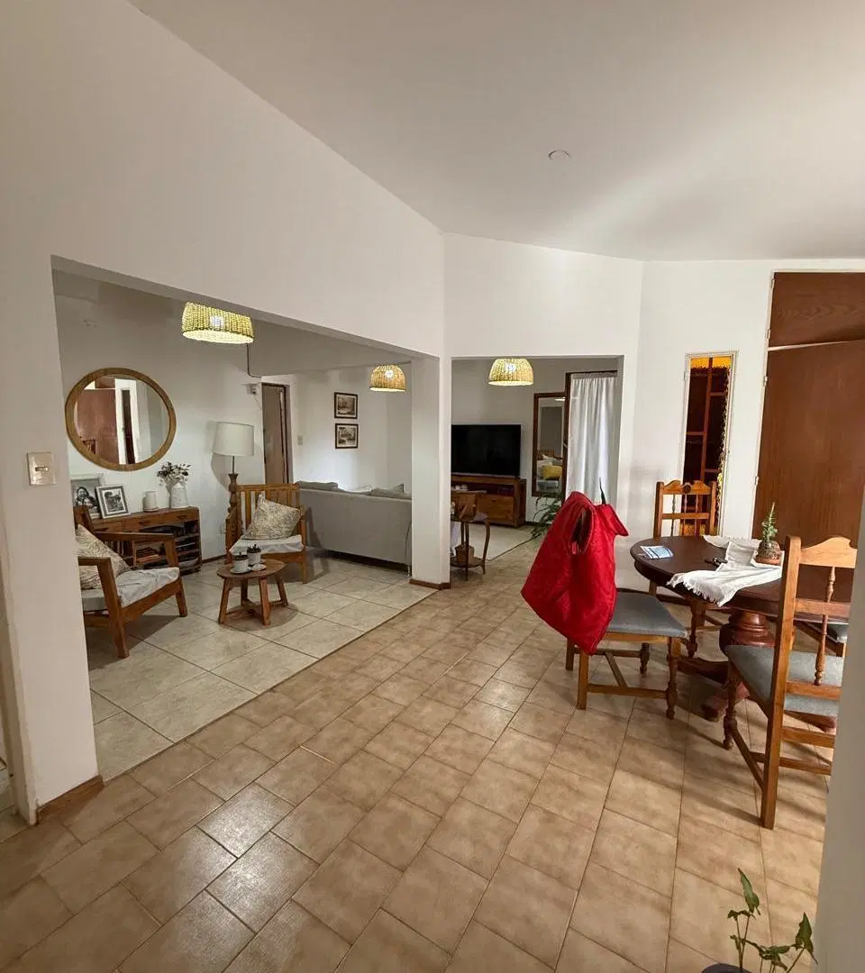 Casa de Tres Dormitorios mas Departamento en Venta 1