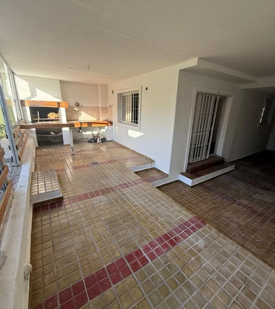 Casa de Tres Dormitorios en Venta Quintas de Arguello 4