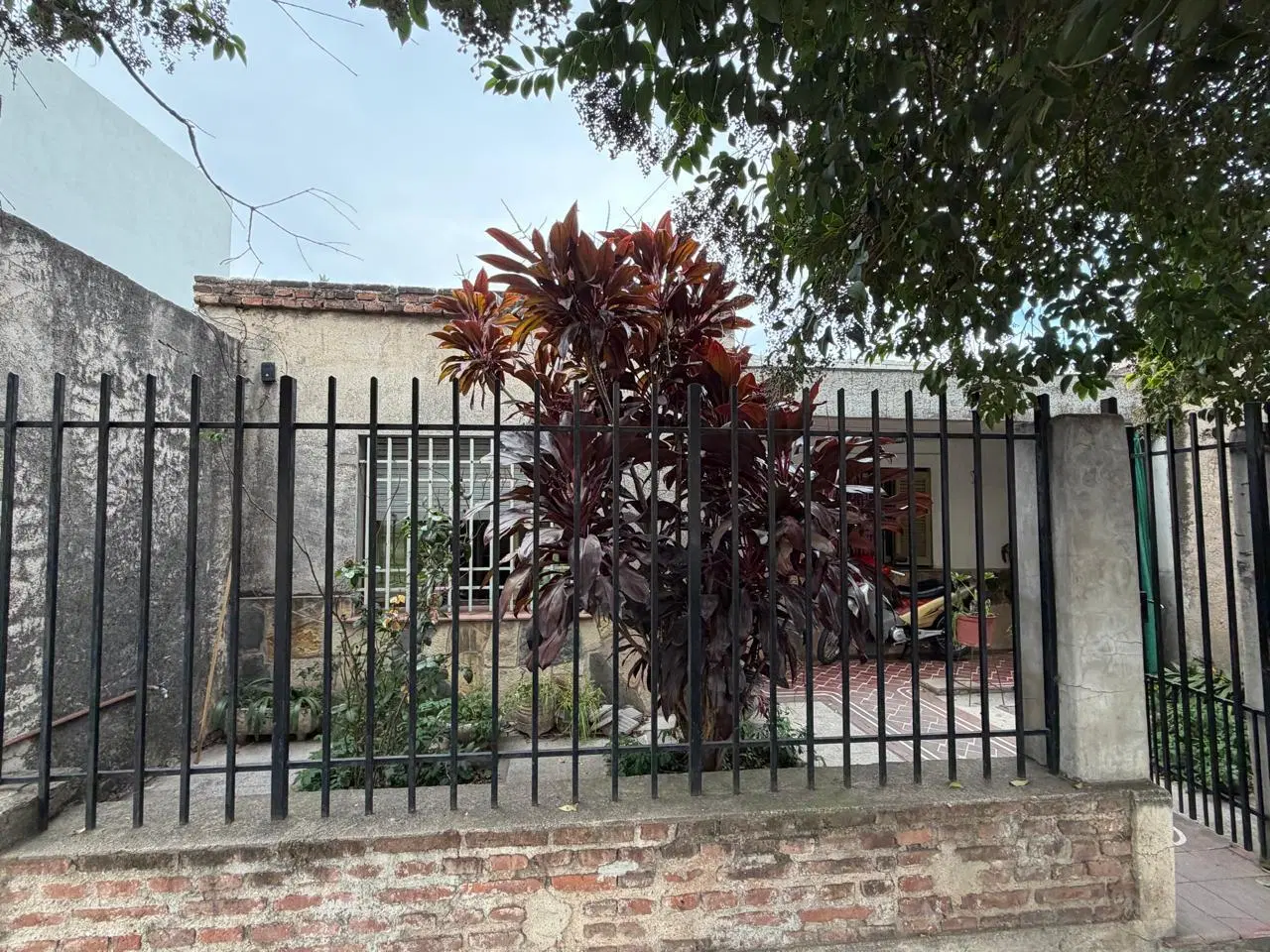 Casa en Venta de 3 Dormitorios con Cochera y Patio, Ideal Inversión 4