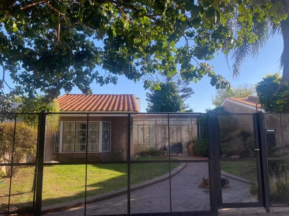 Casa en Venta en Villa Centenario 3