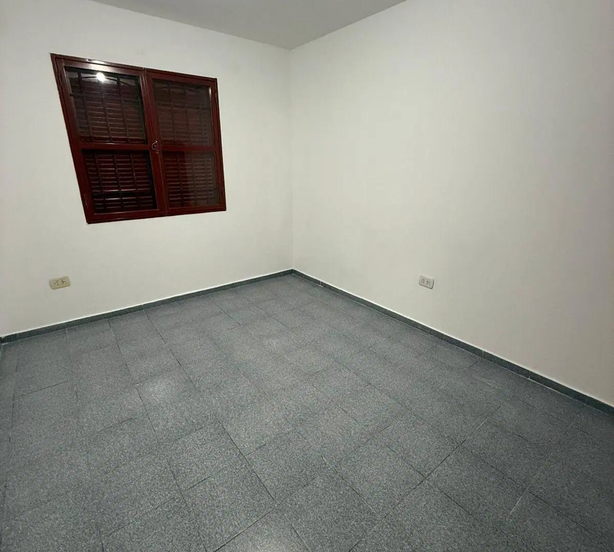 Casa de Tres Dormitorios con Patio en Alquiler Arguello 4