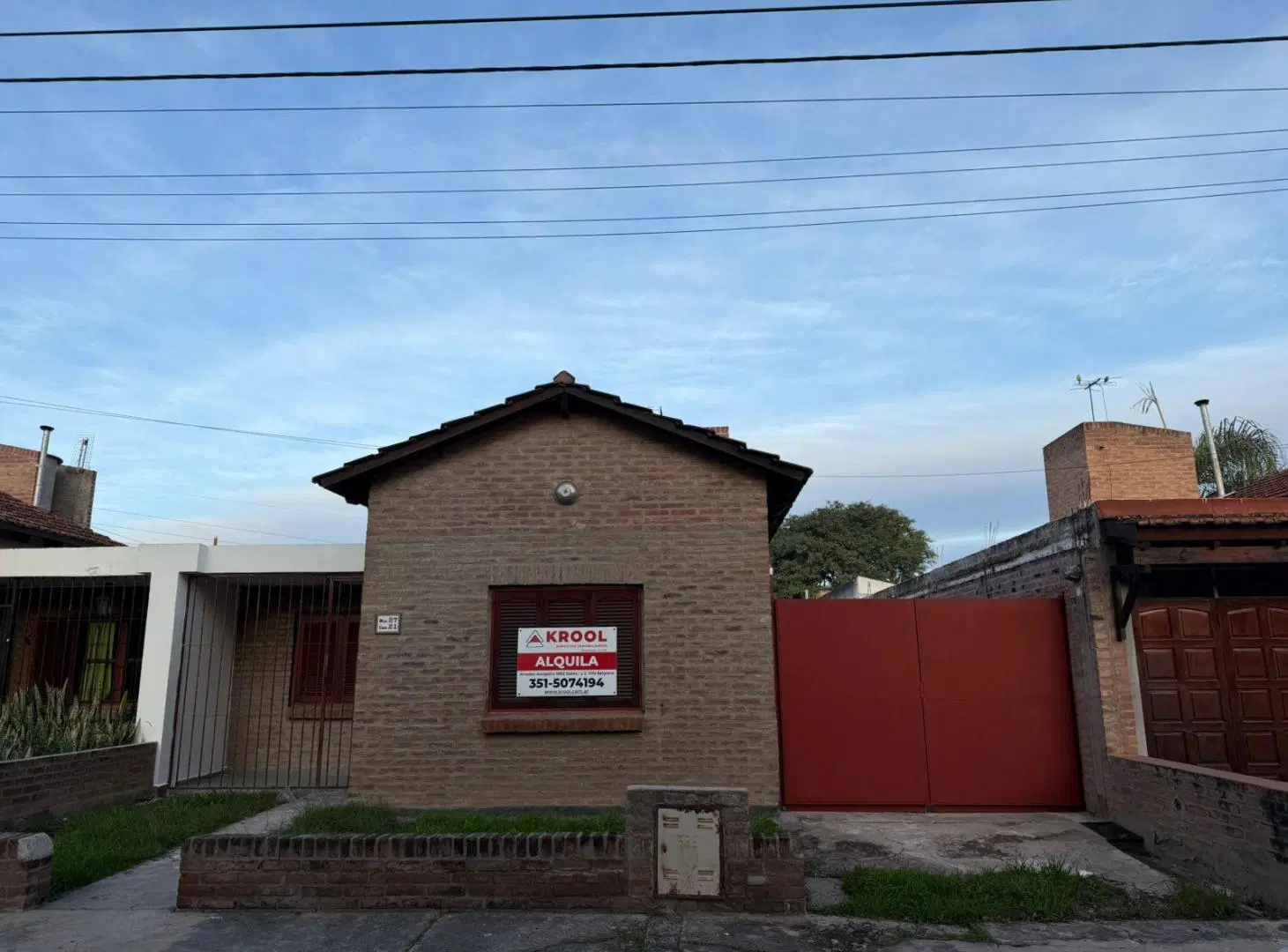 Casa de Tres Dormitorios con Patio en Alquiler Arguello 1
