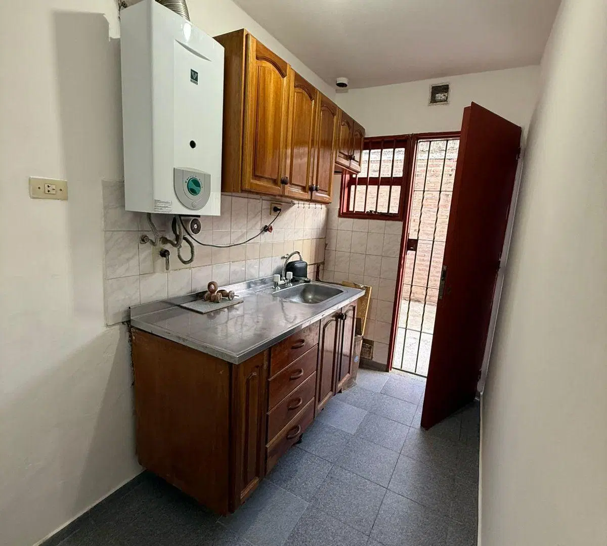 Casa de Tres Dormitorios con Patio en Alquiler Los Boulevares 4
