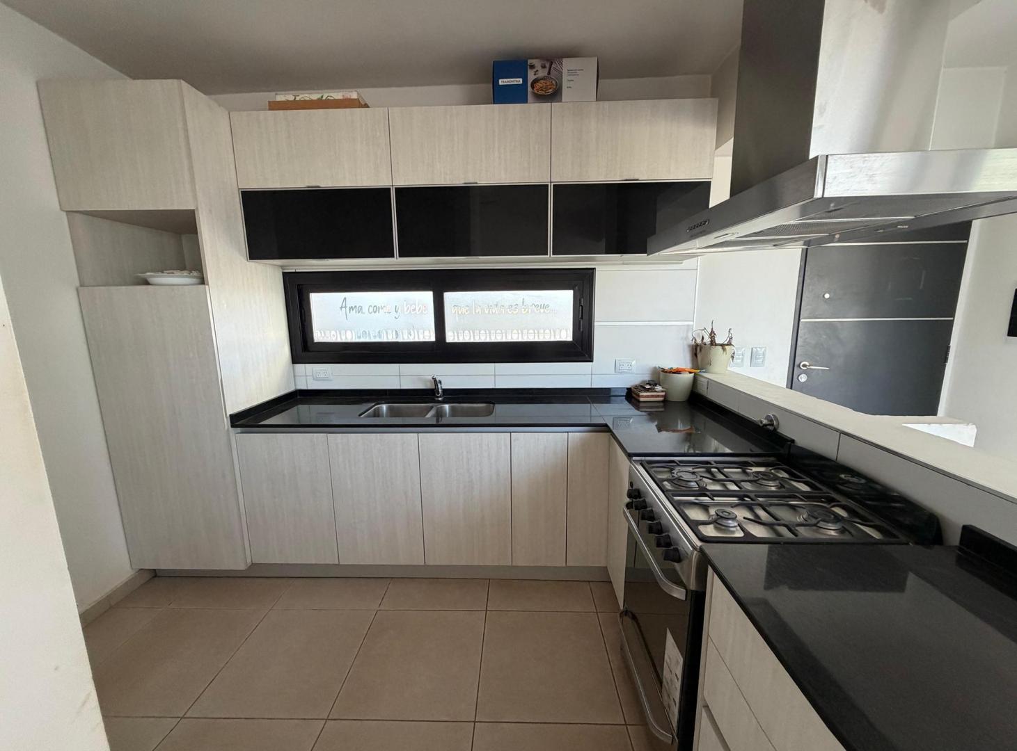 Foto de Casa de Tres Dormitorios en Venta Colonia Tirolesa, imagen 4