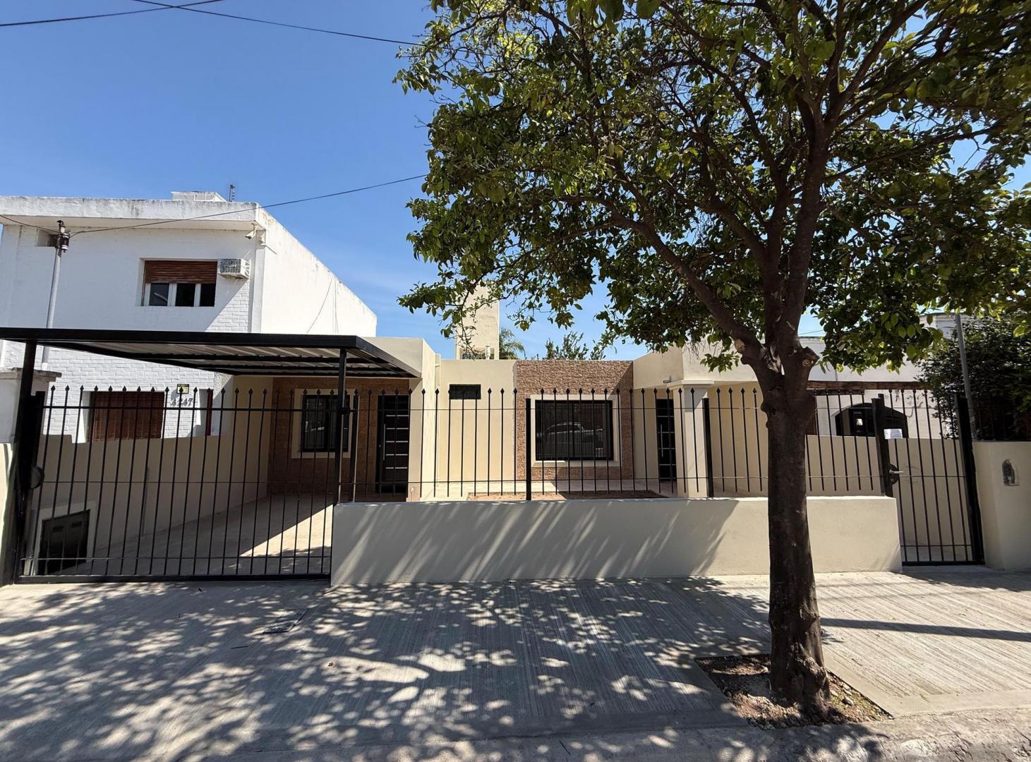 Casa de Dos Dormitorios en Venta Villa Centenario