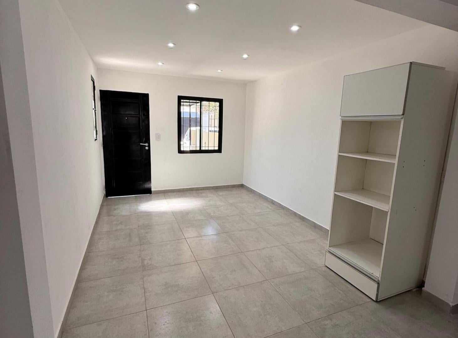 Foto de Casa de Dos Dormitorios en Venta Villa Centenario, imagen 2