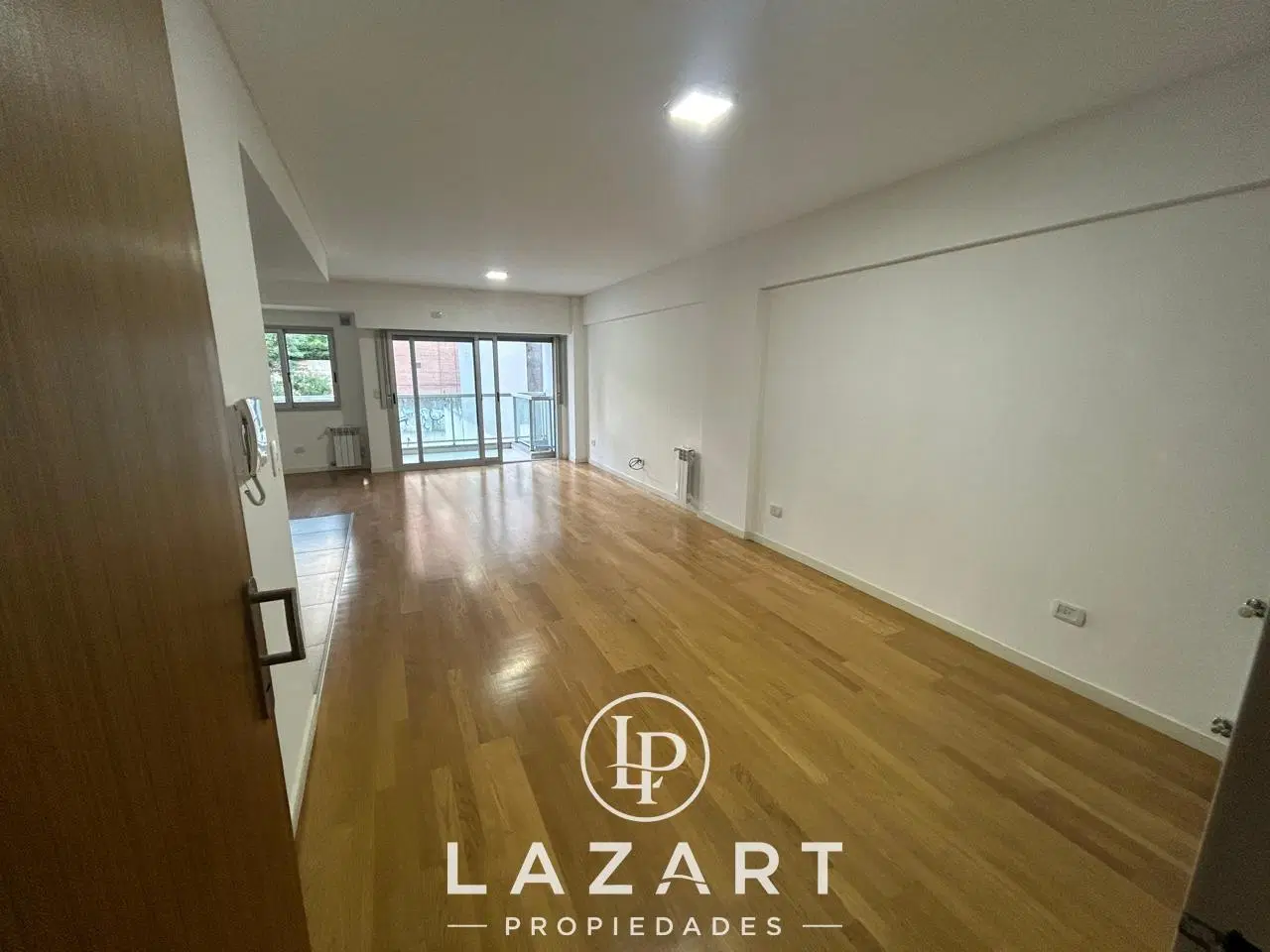 Departamento 1 ambiente con cochera sobre Av Libertador 5