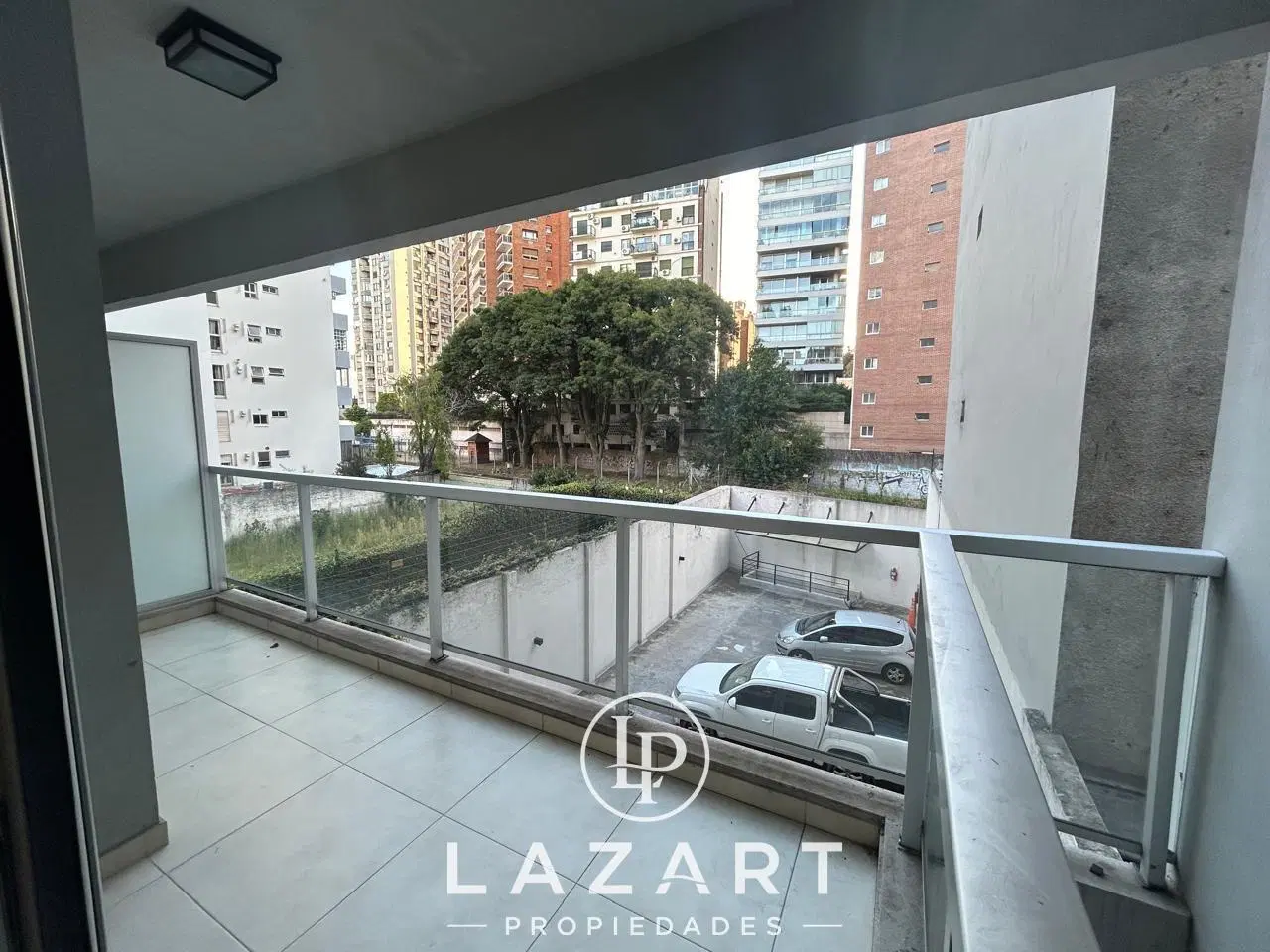 Departamento 1 ambiente con cochera sobre Av Libertador 2
