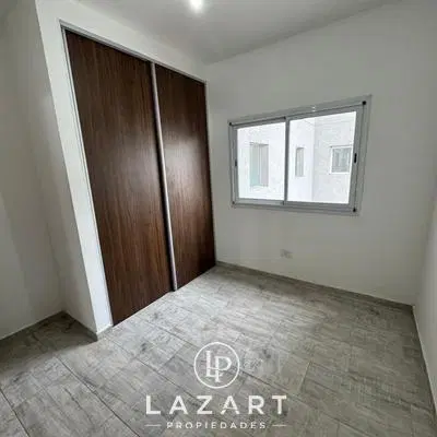 Departamento 2 AMB. con balcon a 2 cuadras de la estacion 3