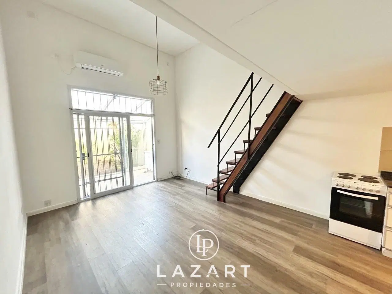 UNICO Departamento con jardin en Villa Ballester centro 3