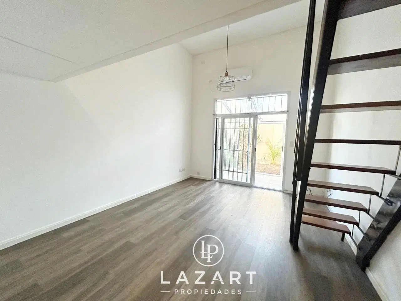 UNICO Departamento con jardin en Villa Ballester centro 4