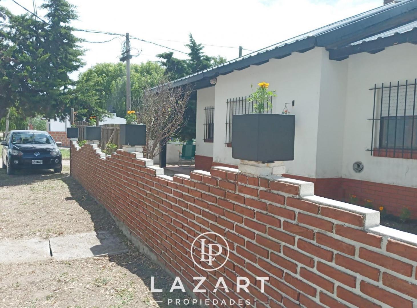 Casa mas 2 departamentos! venta en bloque...ideal inversion!