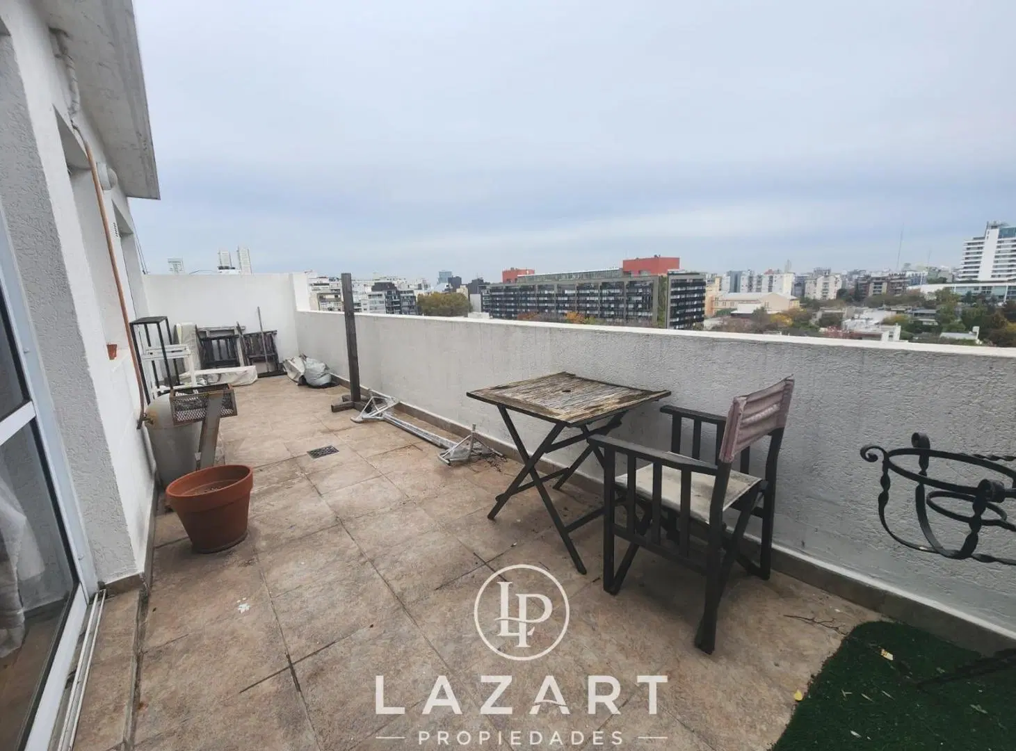 Oficina comercial con espectacular terraza propia! piso alto excelente luz 2