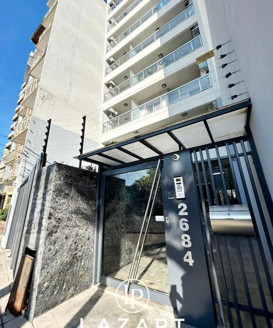 Semipiso con vista al rio sobre Av. Libertador con cochera 4