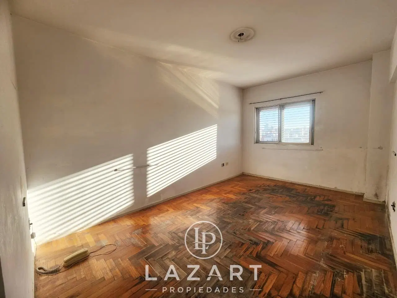 Departamento 2 amb. cocina independiente. Piso alto 4