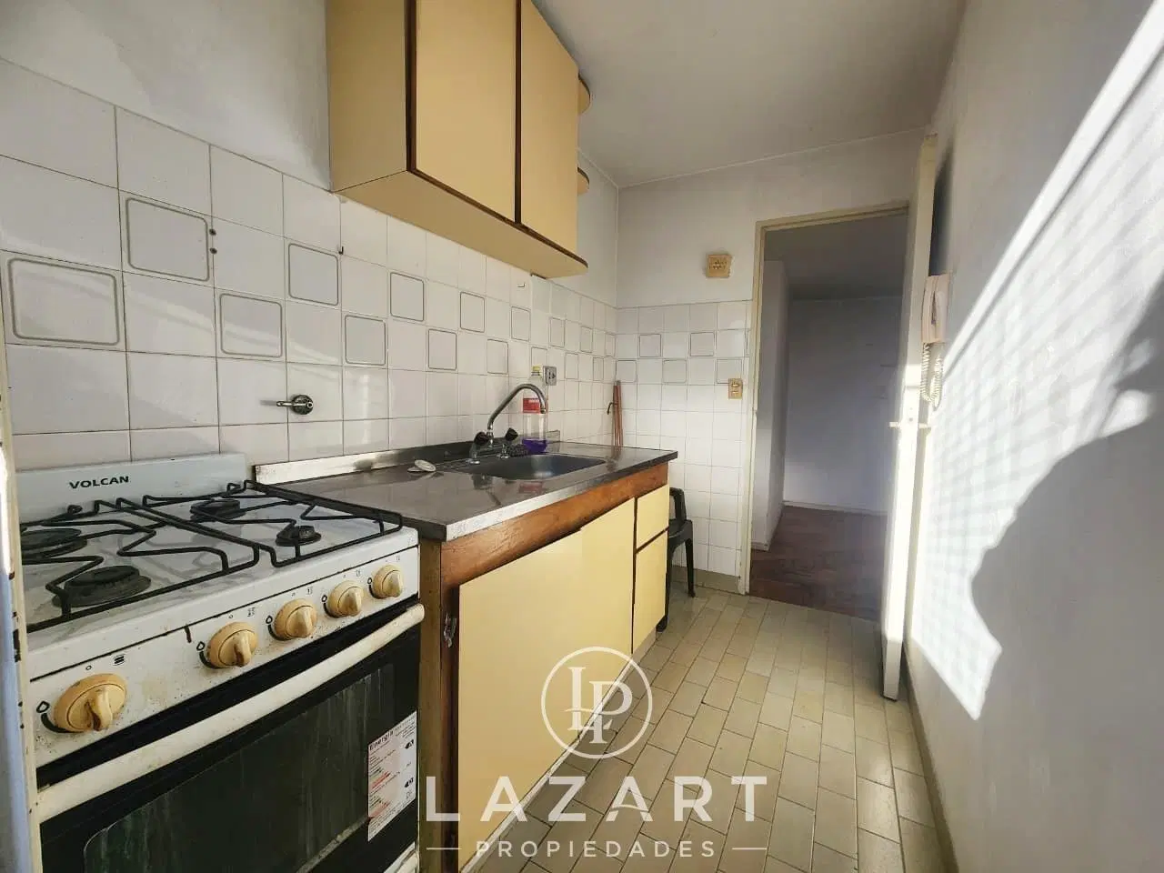 Departamento 2 amb. cocina independiente. Piso alto 2