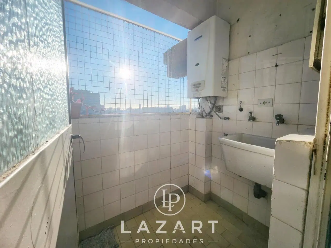 Departamento 2 amb. cocina independiente. Piso alto 3