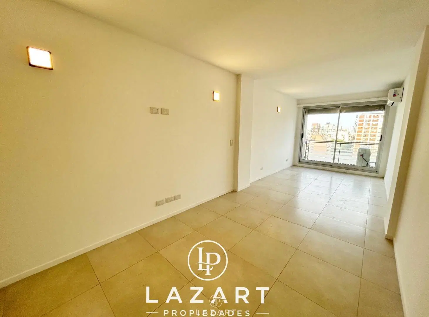 Departamento amplio con balcon al frente. Excelente Vista 1