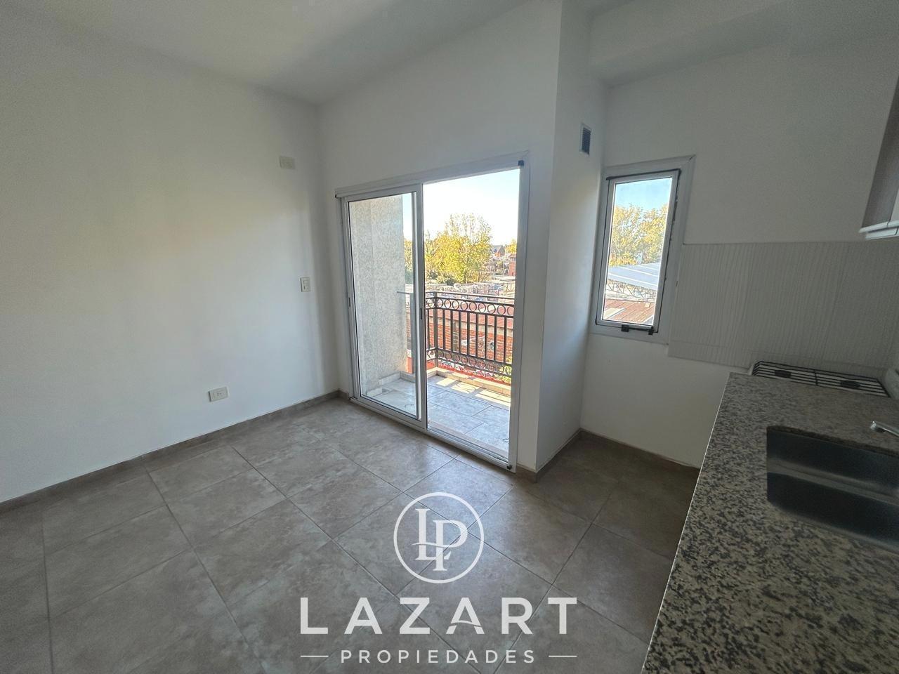 Foto de Departamento 2 AMB. con balcon a 2 cuadras de la estacion, imagen 1