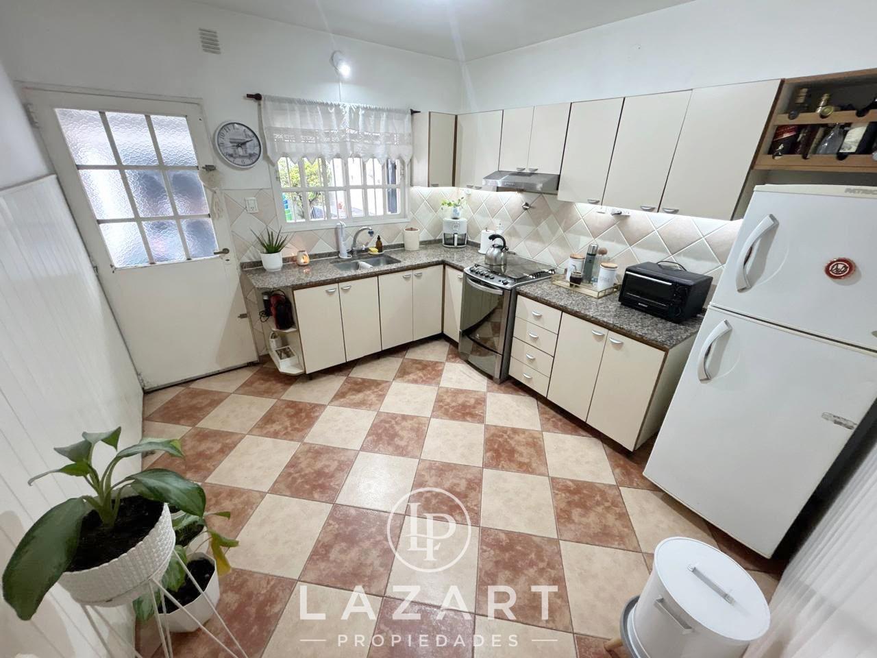 Foto de TRIPLEX 4 AMB. COCHERA, PATIO CON PARRILLA -APTO CREDITO-, imagen 1