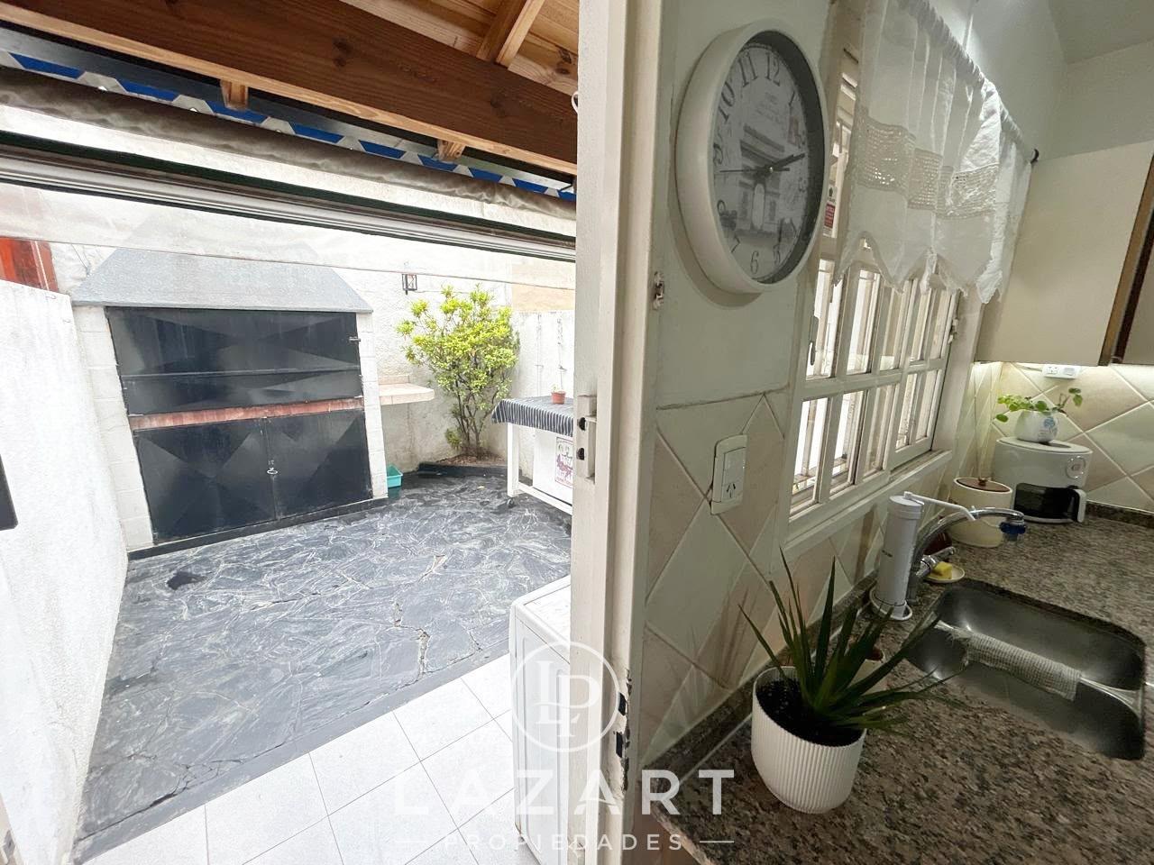 Foto de TRIPLEX 4 AMB. COCHERA, PATIO CON PARRILLA -APTO CREDITO-, imagen 5