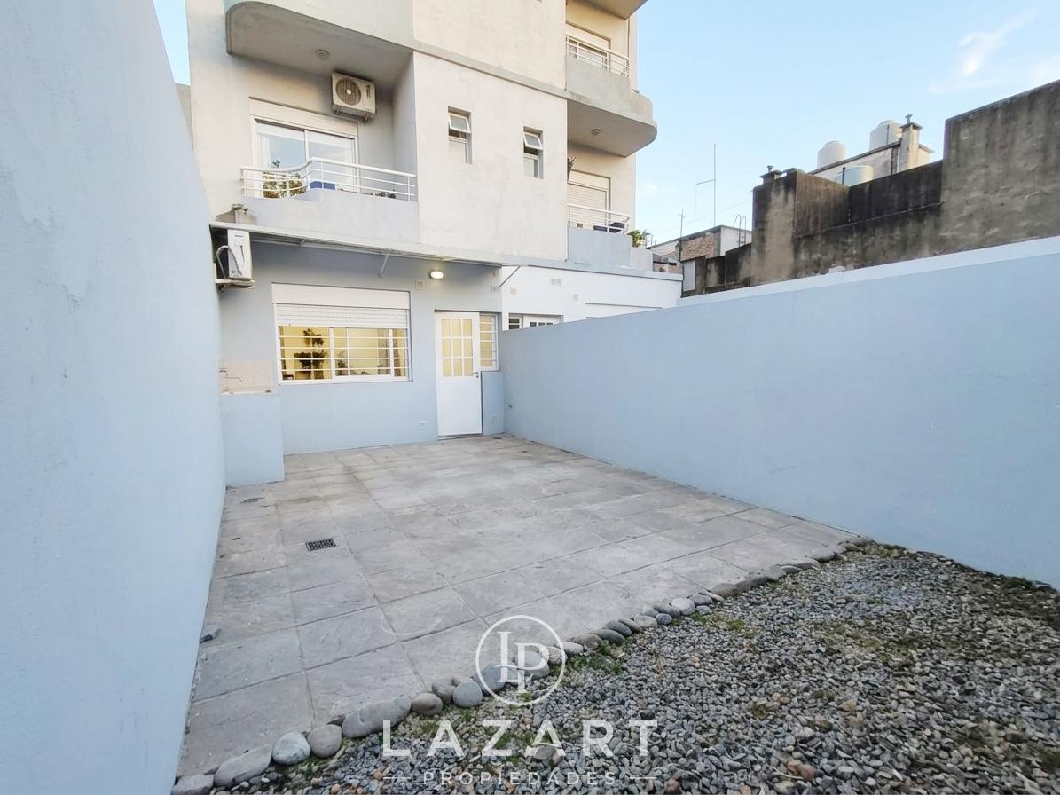Foto de Hermosa oficina en planta baja 2 amb y medio con patio propio!, imagen 3