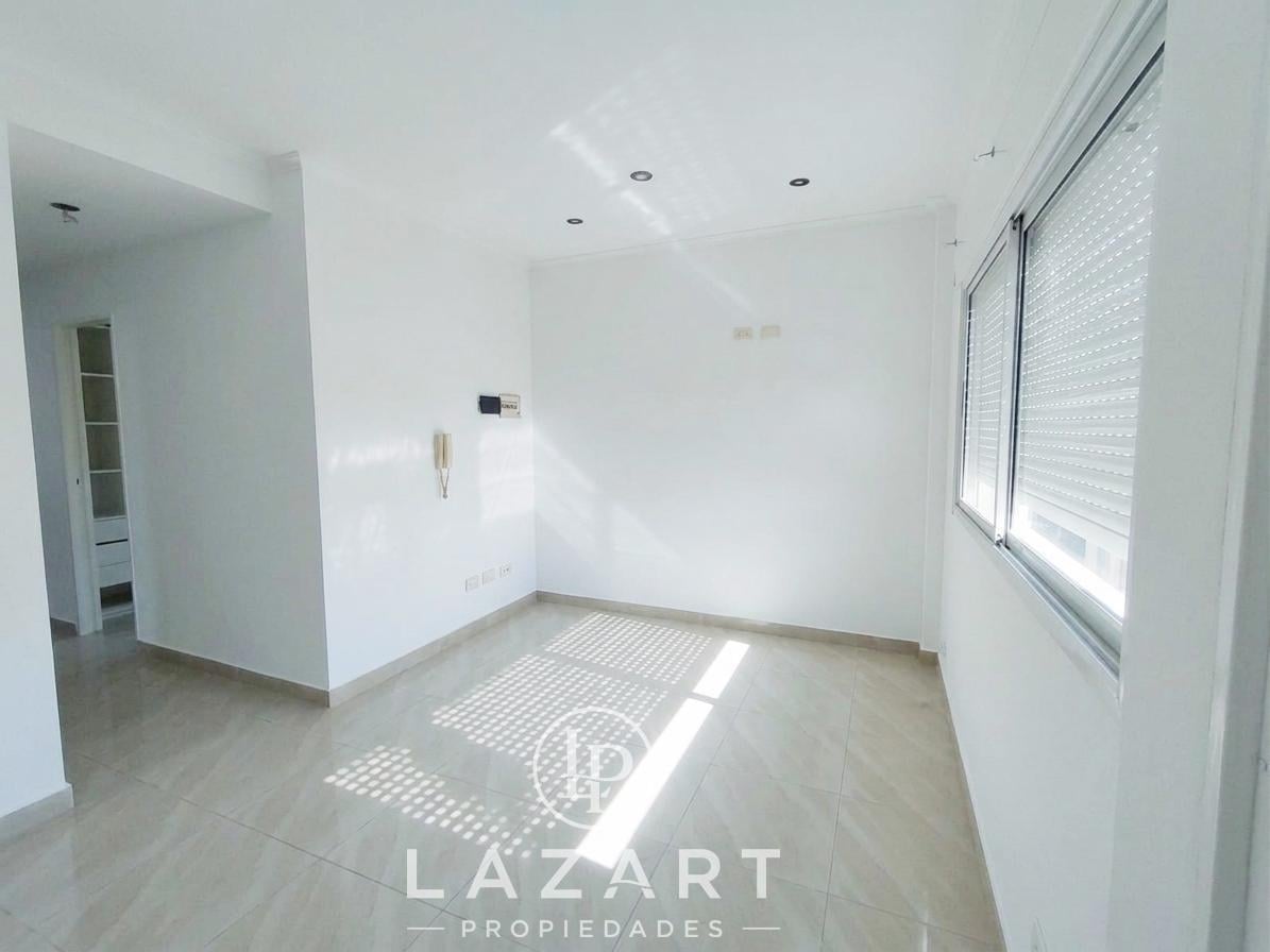 Foto de Hermosa oficina en planta baja 2 amb y medio con patio propio!, imagen 1