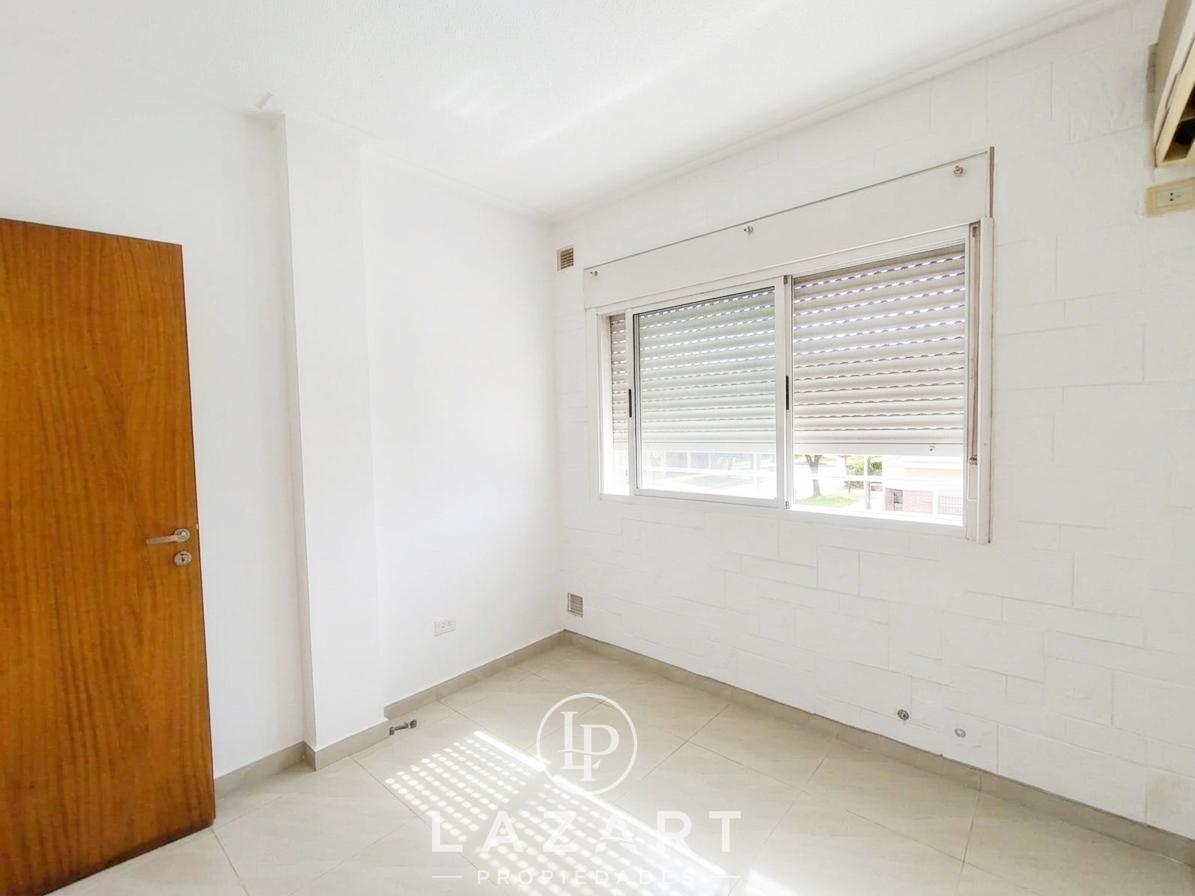 Foto de Hermosa oficina en planta baja 2 amb y medio con patio propio!, imagen 2