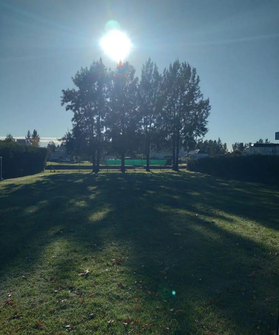 974 m² frente a la laguna, orientación noreste en El Principado, Canning. 4