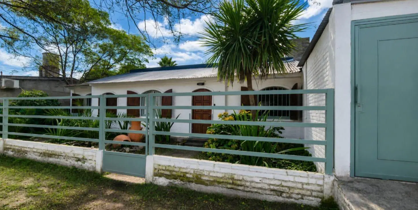 VENTA CASA 4 DORMITORIOS MENDIOLAZA PILETA 2
