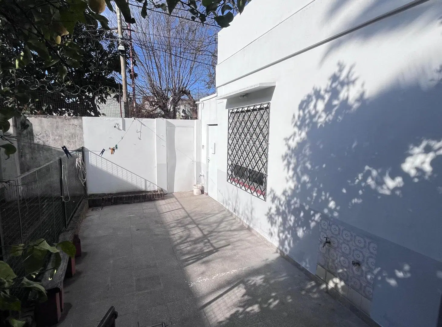 CASA SOBRE LOTE PROPIO CON GRAN PATIO Y POSIBILIDAD DE AMPLIAR EN MARTÍN CORONADO 4