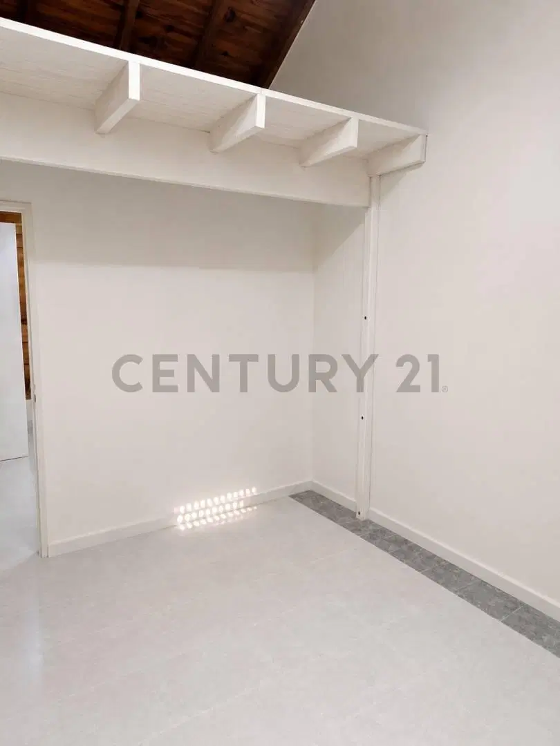 Excelente dúplex 2 ambientes con cochera en zona privilegiada 3