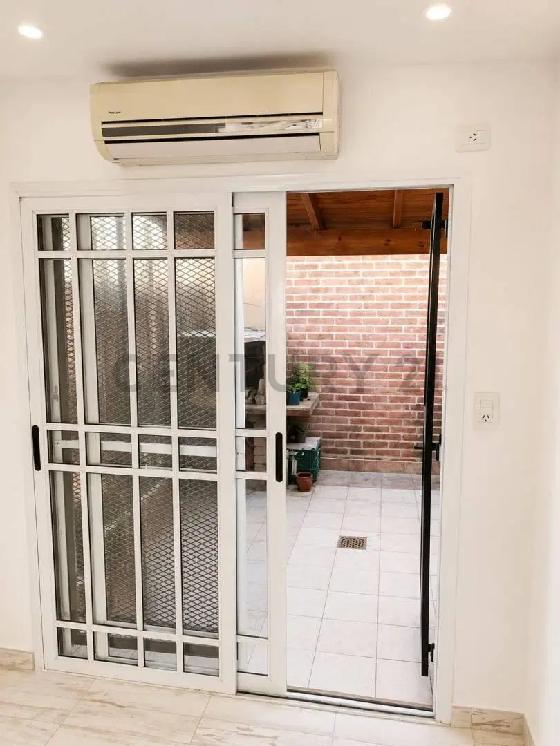 Excelente dúplex 2 ambientes con cochera en zona privilegiada 1