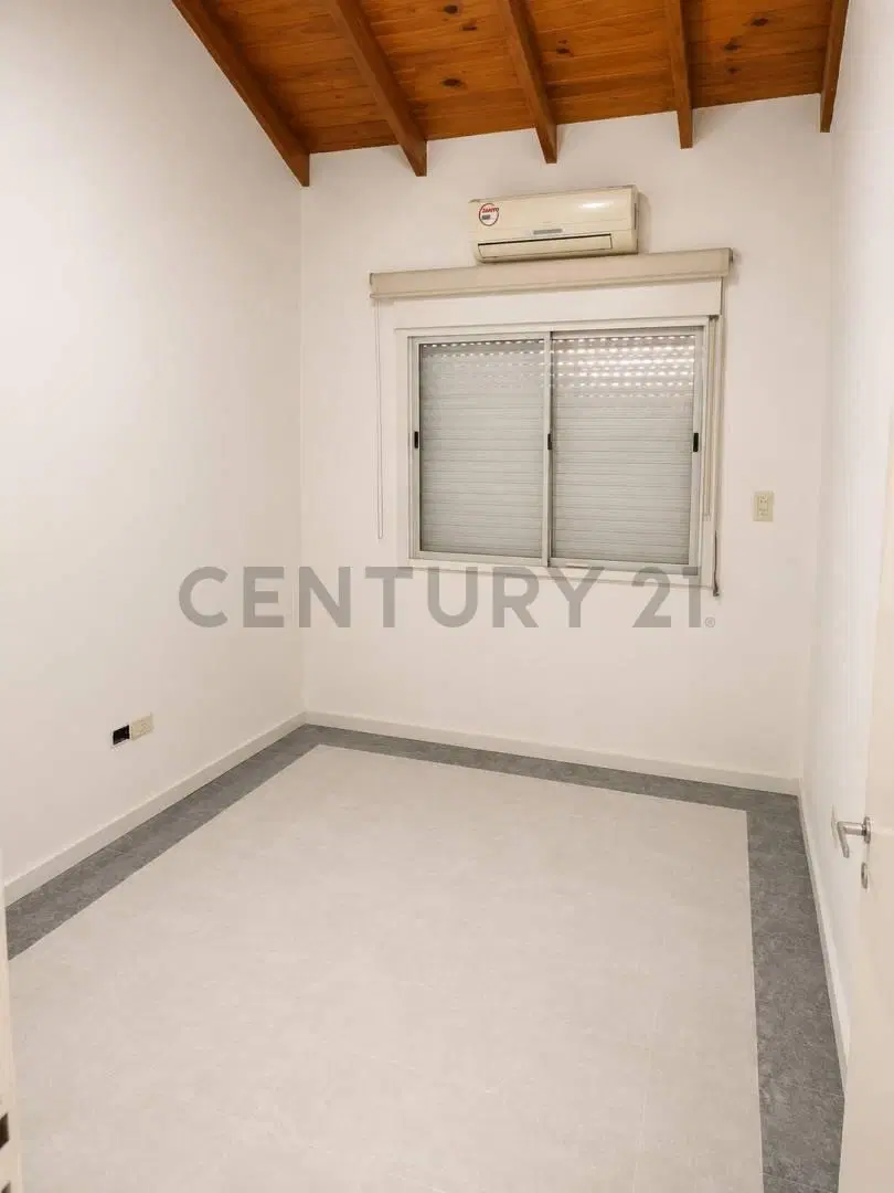 Excelente dúplex 2 ambientes con cochera en zona privilegiada 7