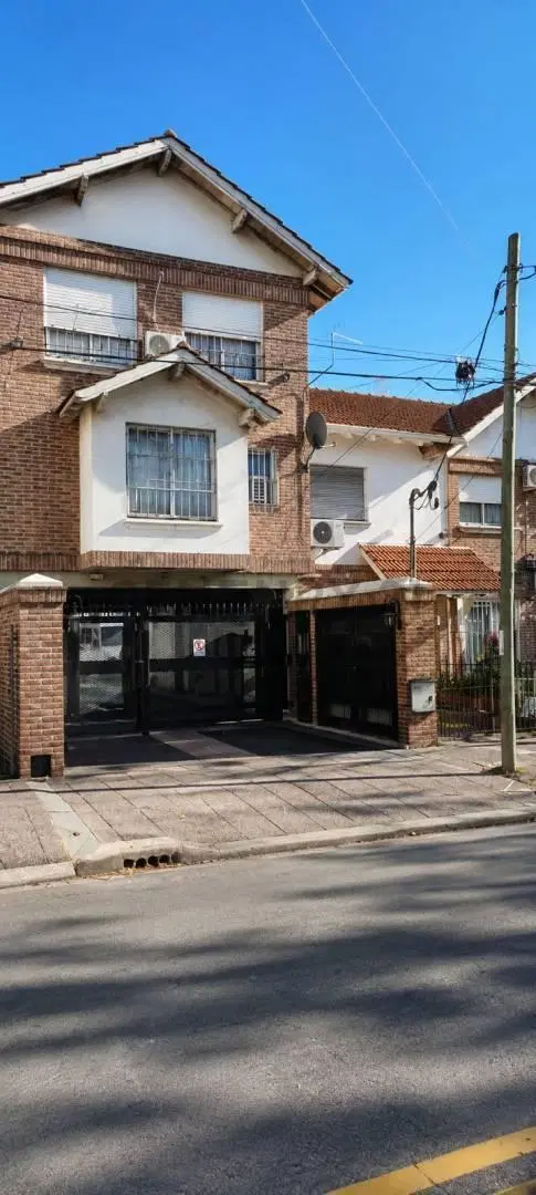 Excelente dúplex 2 ambientes con cochera en zona privilegiada 2